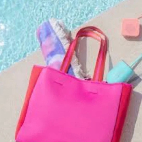 SUMMERSALT Neoprene Beach Tote in Pink/Red - Picture 2 of 7